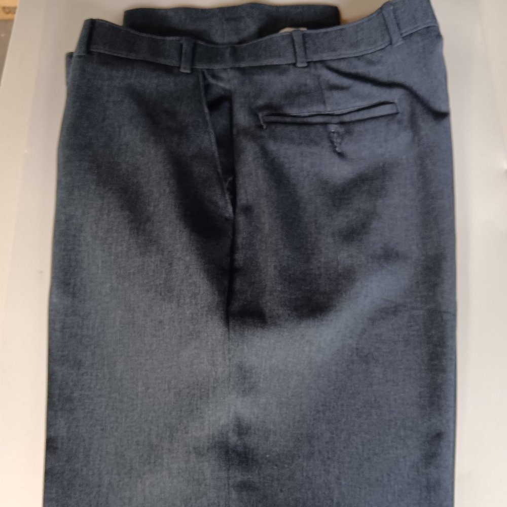 Men's pants size 38x32 i have the suit to on here